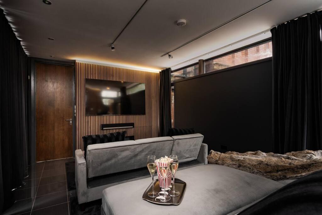 Luxury Water Tower I Roof Bar I Cinema Villa Cardiff Esterno foto