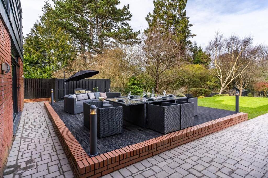 Luxury Water Tower I Roof Bar I Cinema Villa Cardiff Esterno foto