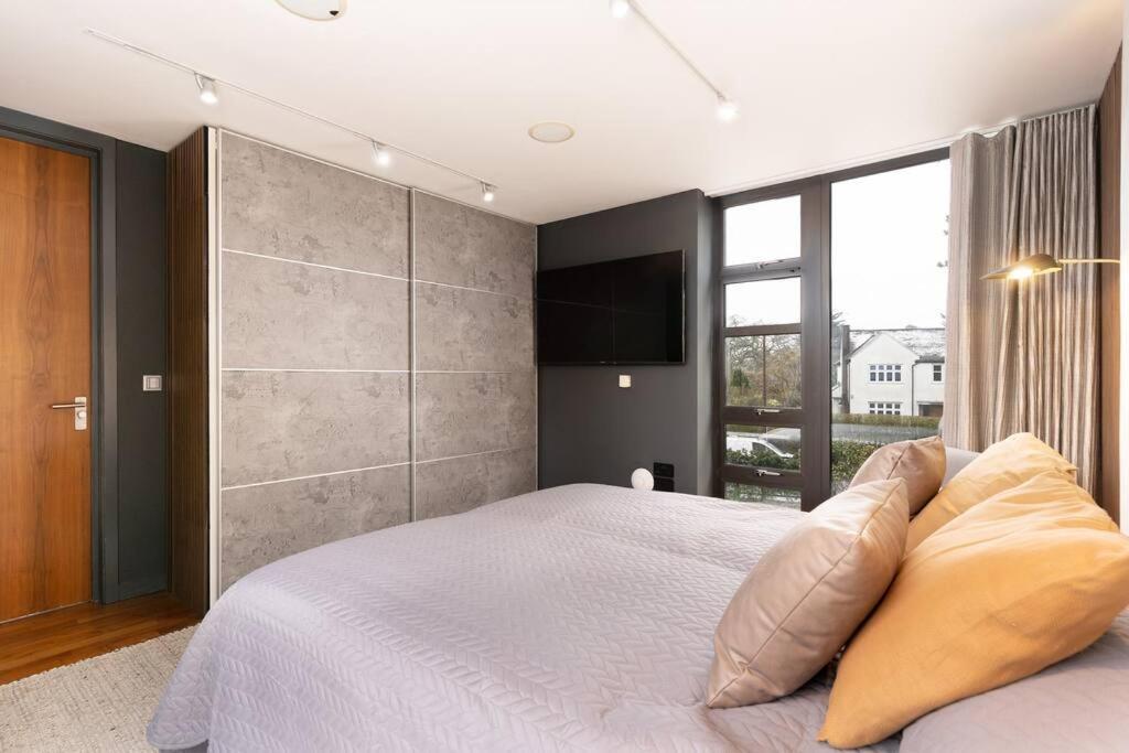 Luxury Water Tower I Roof Bar I Cinema Villa Cardiff Esterno foto